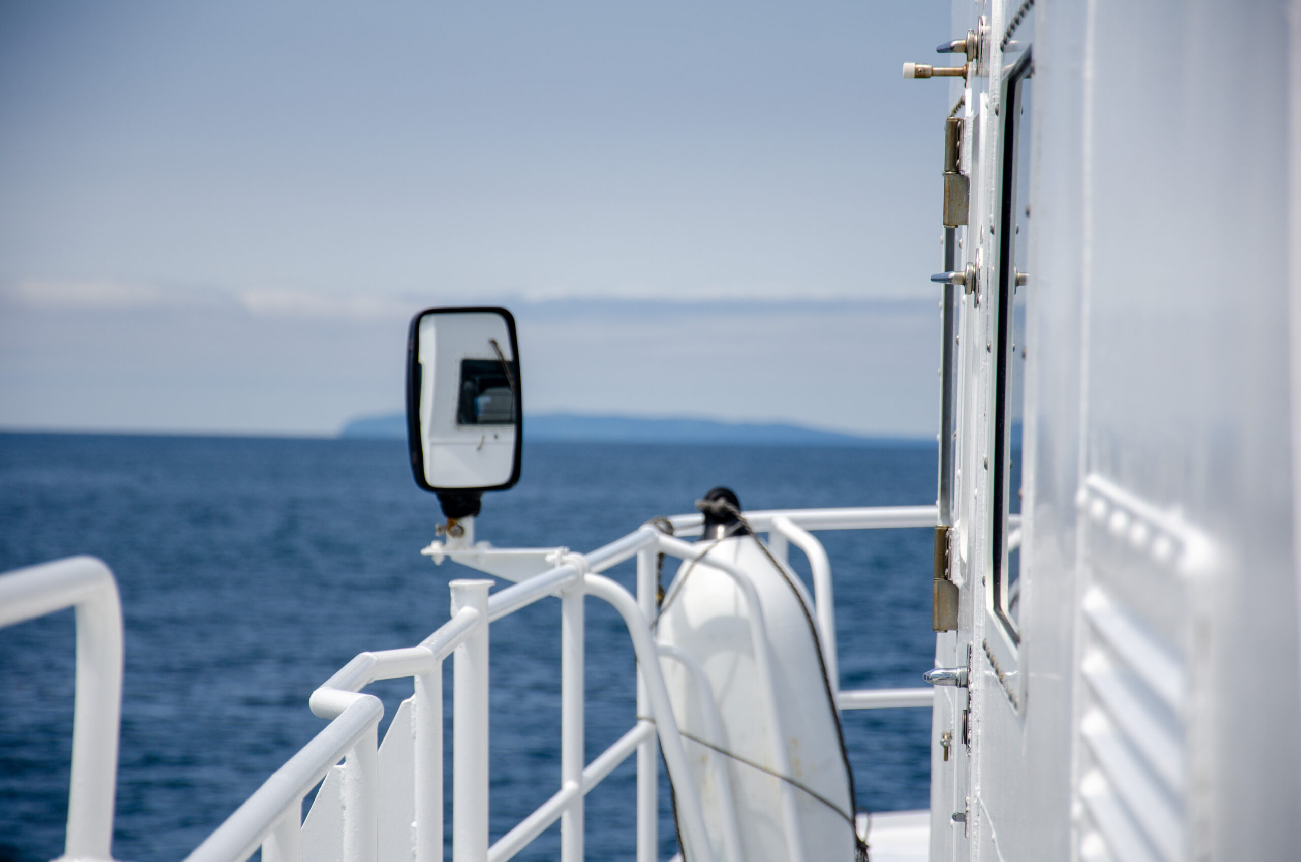 現代日本の政策や国際的立場にどう影響しているか」を歴史の視点から分析